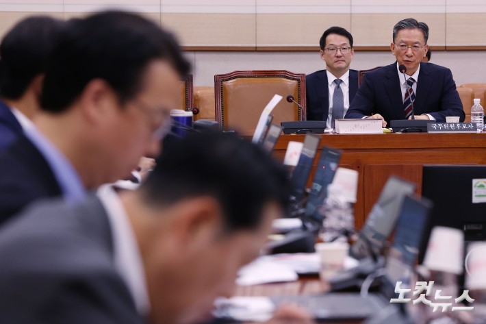 정성호 법무부 장관 후보자가 16일 오전 서울 여의도 국회 법제사법위원회에서 열린 인사청문회에서 의원들의 질의에 답변하고 있다.