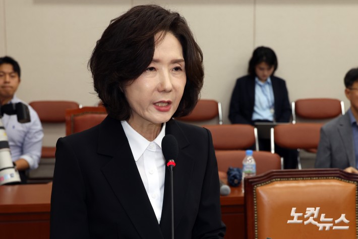 이진숙 사회부총리 겸 교육부 장관 후보자가 16일 서울 여의도 국회 교육위원회에서 열린 인사청문회에서 모두발언을 하고 있다.