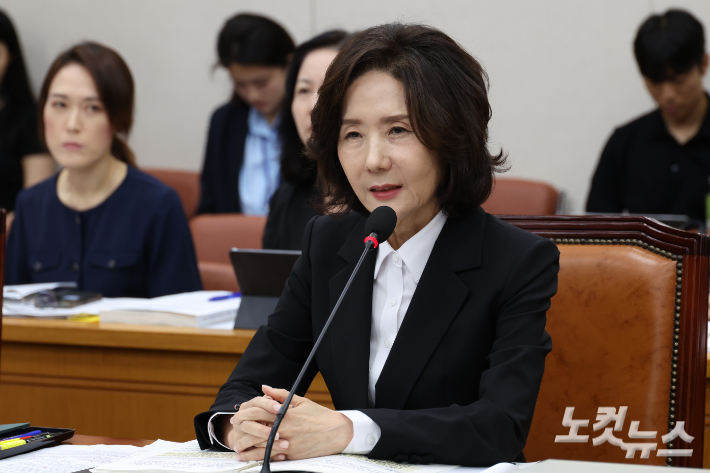 與조차 "사과하라" 이진숙 "사죄"…'논문 의혹'은 적극 해명