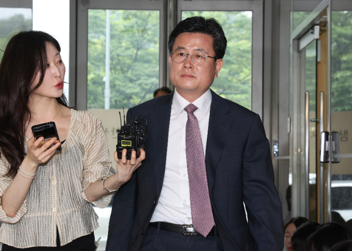 [속보]'尹 복심' 강의구 전 대통령실 부속실장 해병특검 출석