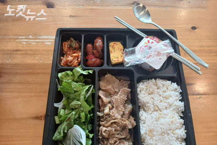 "눈 따가웠지만, 양파 손질 뚝딱"…탈고립 청년이 건넨 도시락