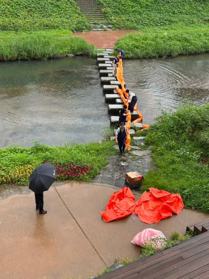 방재 작업 중인 모습. 유성구 제공