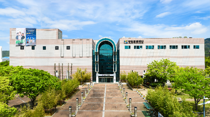 성산아트홀 전경. 창원문화재단 제공 