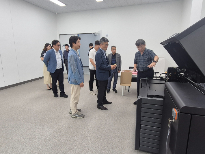 진해 공공임대형 지식산업센터 방문. 창원시 제공 