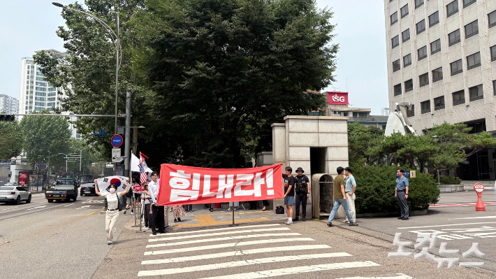 서부지법 폭동 6개월…잇단 실형에도 법정 밖은 "애국 시민" 미화
