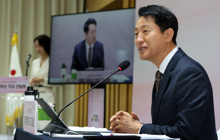 오세훈 서울시장이 16일 서울 중구 서울시청에서 열린 '민선 8기 3주년 기자간담회:가열차게 일상혁명'에서 인사말을 하고 있다. 연합뉴스