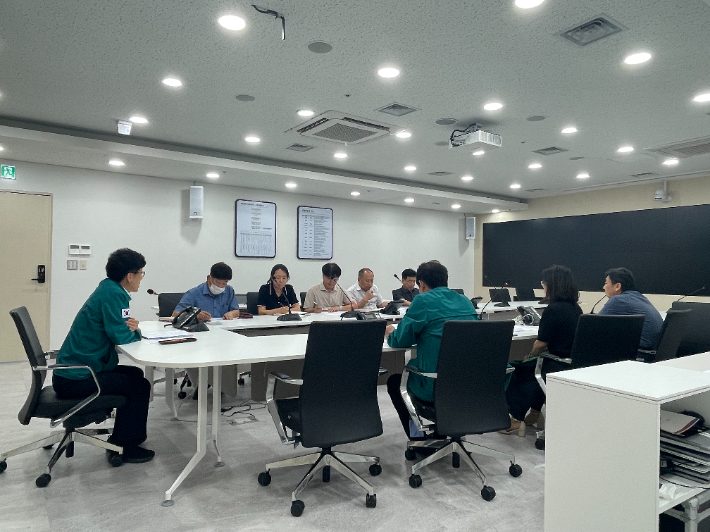 원주시는 호우주의보 발령에 앞서 16일 재난안전대책본부 상황 판단회의를 열어 안전대책을 점검했다. 원주시 제공  