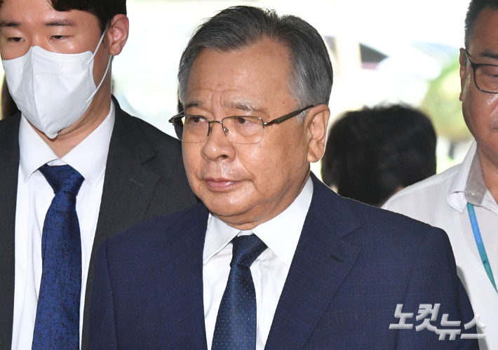 [속보]박영수 전 특검 불구속 재판…고법, 보석 허가해 석방