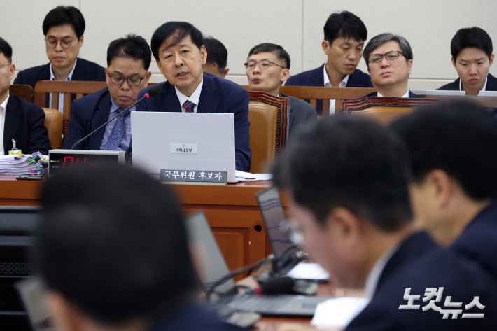 구윤철 부총리 겸 기획재정부 장관 후보자가 17일 서울 여의도 국회에서 열린 기획재정위원회 인사청문회에서 의원 질의에 답변을 하고 있다.