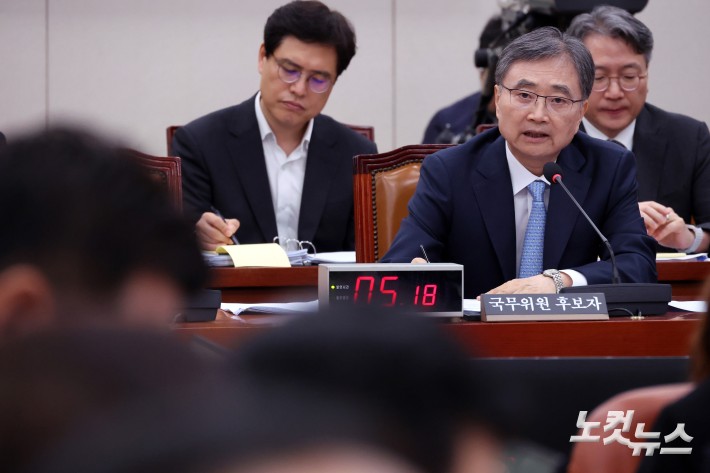 조현 외교부 장관 후보자가 17일 서울 여의도 국회에서 열린 외교통일위원회 인사청문회에서 의원 질의에 답변을 하고 있다.