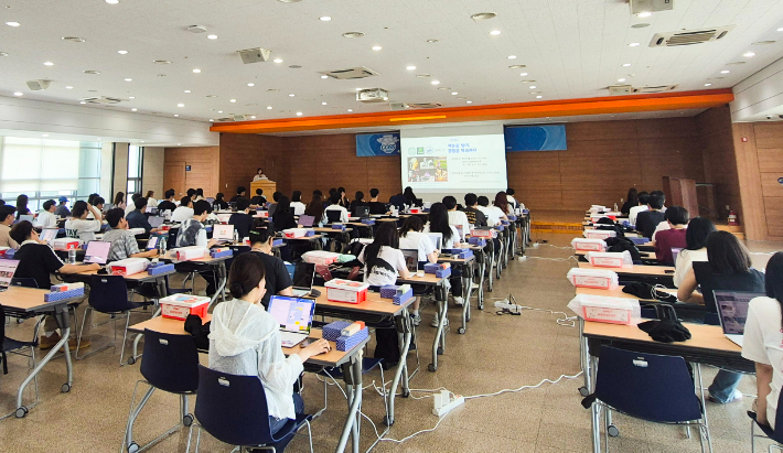 17일 영진전문대 글로벌캠퍼스에서 진행 중인 'AI 혁신융합대학 여름방학 AI캠프' 모습. 영진전문대 제공.