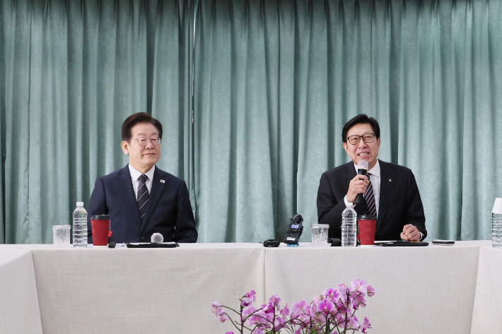 지난 3월 당시 민주당 대표이던 이재명 대통령과 박형준 부산시장이 부산에서 만났다. 부산시 제공 