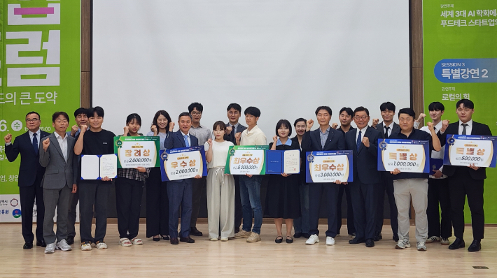 광주광역시는 지난 16일 광주창조경제혁신센터 다목적홀에서 '제11회 광주광역시 공공데이터 활용 창업경진대회' 시상식을 개최하고, 총 7건의 우수 창업 아이디어를 수상작으로 선정했다. 광주시 제공