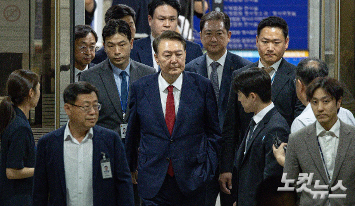 내란특검 "尹 거동상 문제 없어…100여쪽 의견서 제출"[영상]