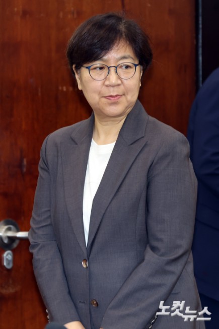 정은경 보건복지부 장관 후보자가 18일 서울 여의도 국회 보건복지위원회에서 열린 인사청문회에 출석하고 있다.