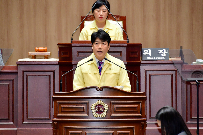 광주시의회 강수훈 의원(더불어민주당, 서구1)은 18일 제334회 임시회 제6차 본회의 5분 자유발언을 통해 "광주천 복원은 더 이상 미룰 수 없는 시대적 책임"이라며 조속한 실행을 촉구했다. 광주광역시의회 제공