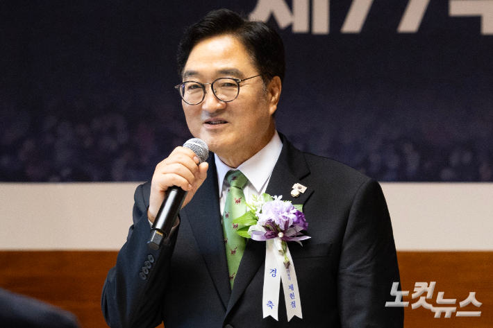 우원식 국회의장이 17일 오전 서울 여의도 국회 사랑재에서 열린 제77주년 제헌절 경축 오찬에서 모두발언을 하고 있다. 황진환 기자