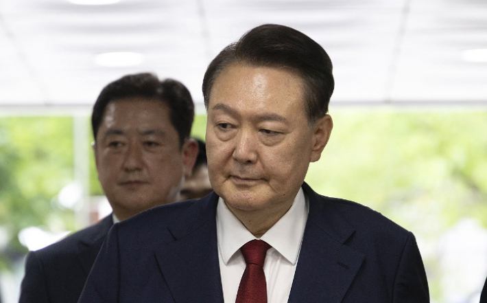 尹 구속 유지, 특검 강제인치 또 나설까…이르면 주말 기소 가능성