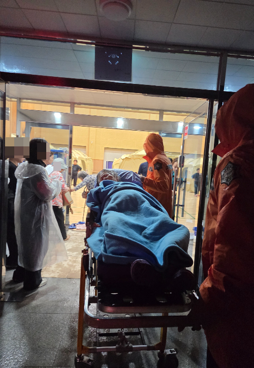 창녕군 계성면 주민 대피 지원. 경남소방본부 제공