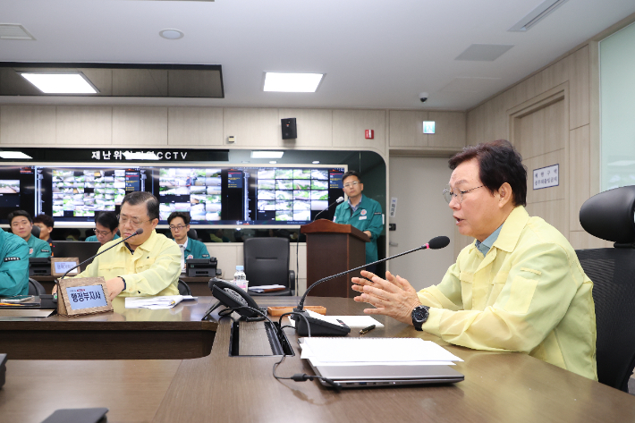 경남도 재난안전대책본부 긴급회의. 경남도청 제공 