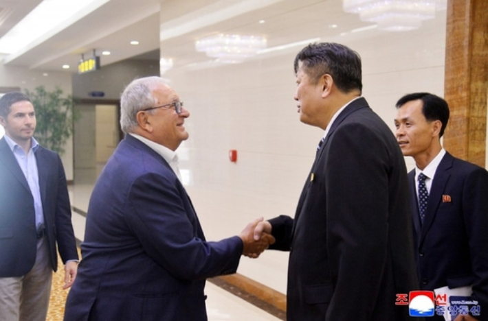 北도 야구 활성화? 야구 불모지에 세계야구소프트볼연맹 방문