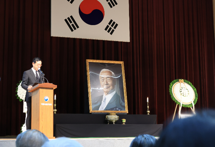 19일 서울 동작구 국립현충원 현충관에서 이승만 전 대통령 서거 60주기 추모식이 열리고 있다. 연합뉴스