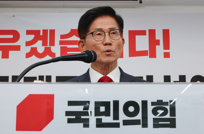 국민의힘 김문수 전 대선후보가 20일 서울 여의도 당사에서 당 대표 출마선언을 하고 있다. 연합뉴스