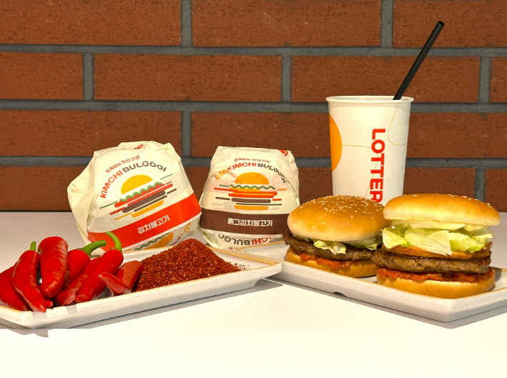 청년농부 고추를 활용해 만든 롯데리아 김치불고기버거 2종. 롯데GRS 제공