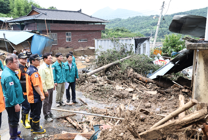 산청군 산사태 피해 현장 점검. 경남도청 제공 