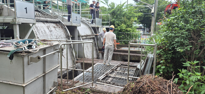 지난 19일 대구시와 북구 관계자들이 북구 노곡동 배수펌프 현장 점검 중이다. 독자 제공