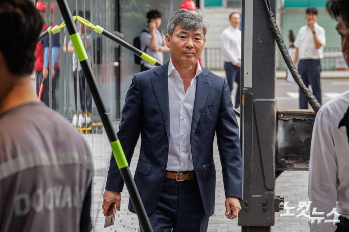 이종호 전 블랙펄인베스트 대표 21일 서울 종로구 김건희 특검에 소환되어 출석하고 있다.