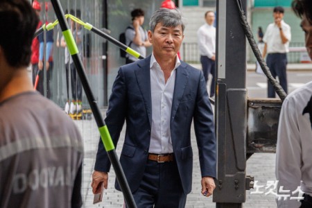 이종호 전 블랙펄인베스트 대표 21일 서울 종로구 김건희 특검에 소환되어 출석하고 있다.