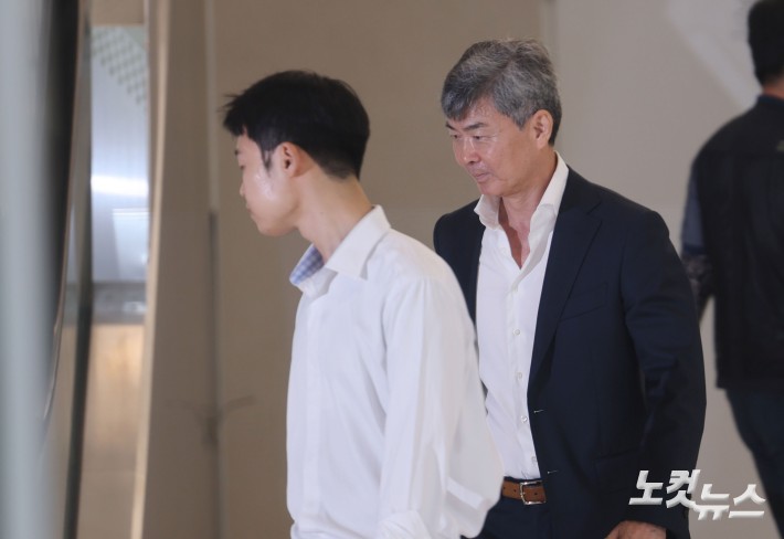 이종호 전 블랙펄인베스트먼트 대표가 21일 오전 서울 종로구 KT 광화문빌딩에 마련된 김건희 특검팀 사무실에 출석하고 있다.