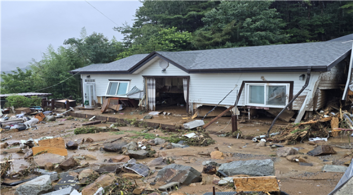 산청읍 정곡리 주택 피해 현장. 산청군청 제공 