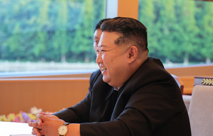 北에 관계개선 메시지…국정원 대북방송 중단과 개별관광 검토(종합)