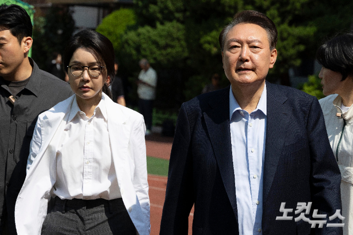 특검, 윤석열·김건희 피의자 신분 출석 통보…통일교 압색 계속