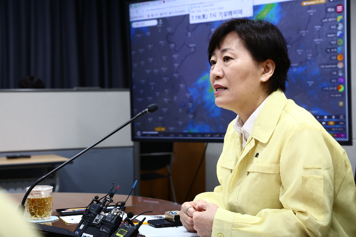 송미령 농림축산식품부 장관이 18일 정부세종청사에서 농업분야 호우 대처상황 긴급 점검회의를 주재하고 있다. 농림축산식품부 제공