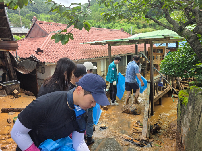 공무원 피해 현장 지원. 경남도청 제공 