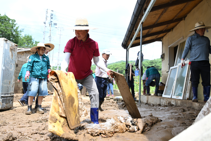 경남도의회 수해 복구 지원. 경남도의회 제공 