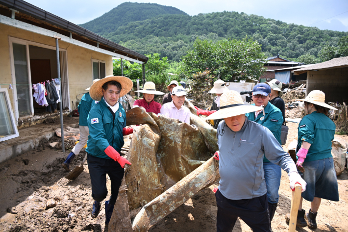 경남도의회 수해 복구 지원. 경남도의회 제공 