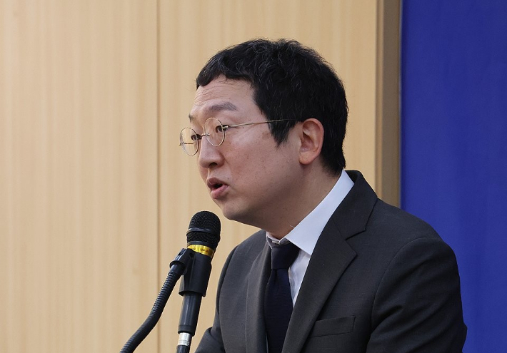 정민영 순직해병특검보가 서울 서초구 순직해병특검팀 브리핑룸에서 관련 브리핑을 하고 있다. 연합뉴스