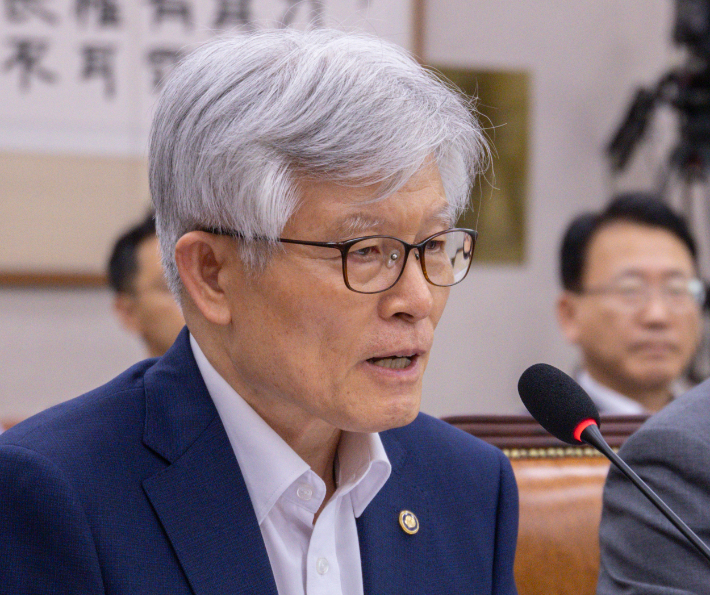 최동석 인사혁신처장 "SNS 글로 상처받은 분들께 사과해"