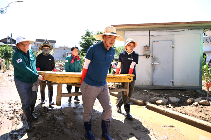 수해 복구 지원. 경남도의회 제공 