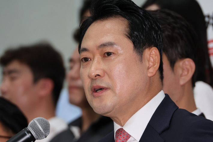 장동혁 "계엄은 민주당 책임…조경태 당 떠나라"