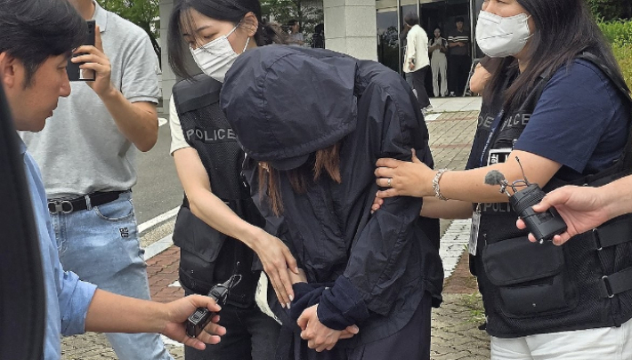 '시험지 빼돌린 혐의' 학부모·고교생 등 3명 검찰 송치