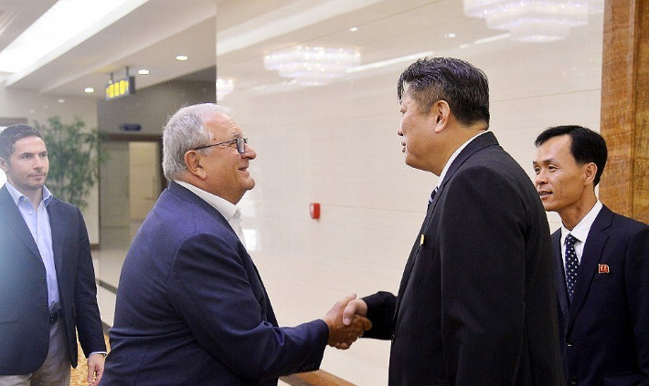 세계야구소프트볼연맹(WBSC) 리카르도 프라카리 회장이 19일 북한을 방문했다고 조선중앙통신이 20일 보도했다. 연합뉴스