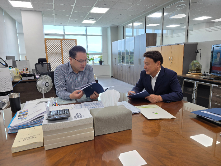 강임준 군산시장이 기재부에서 예산활동을 하고 있다. 군산시 제공