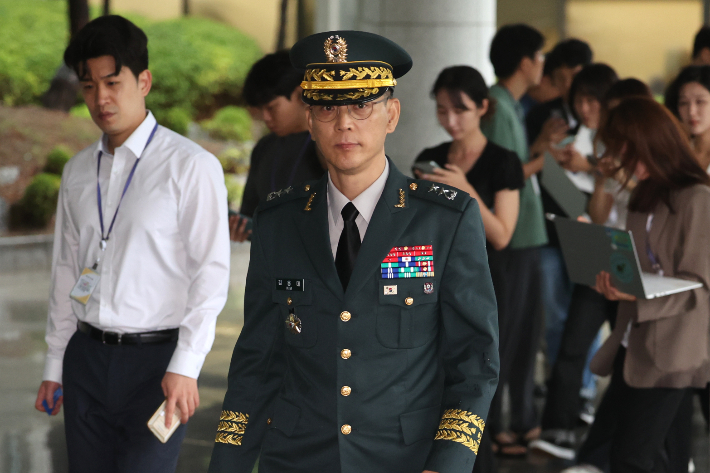 김용대 드론작전사령관이 17일 내란특검 사무실이 마련된 서울 서초구 서울고검에 조사를 받기 위해 출석하고 있다. 연합뉴스