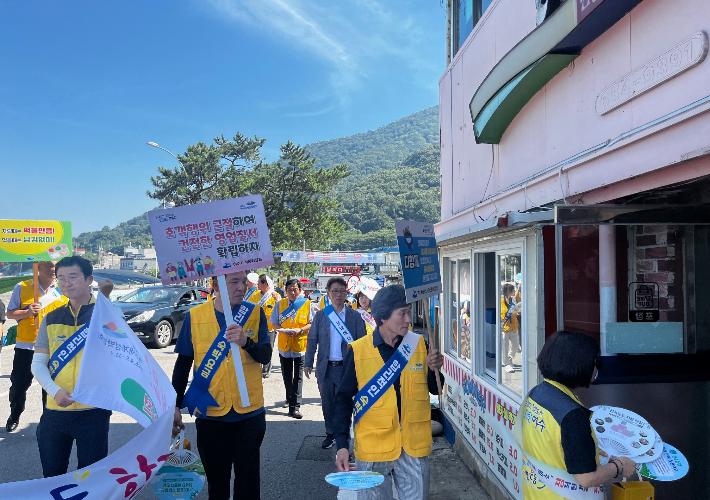 전남도의 바가지요금 근절, 친절서비스 실천 캠페인. 전라남도 제공 