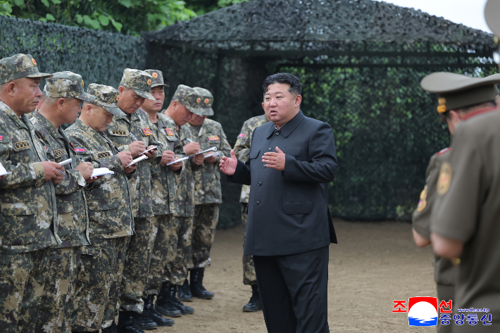 北 김정은 "가장 확실한 전쟁억제력은 철저한 주적 관점"